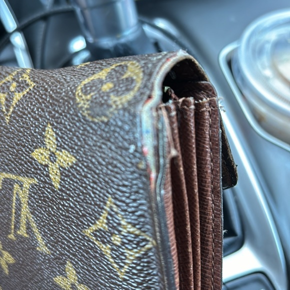 Authentic Lv wallet long - Picture 13 of 16